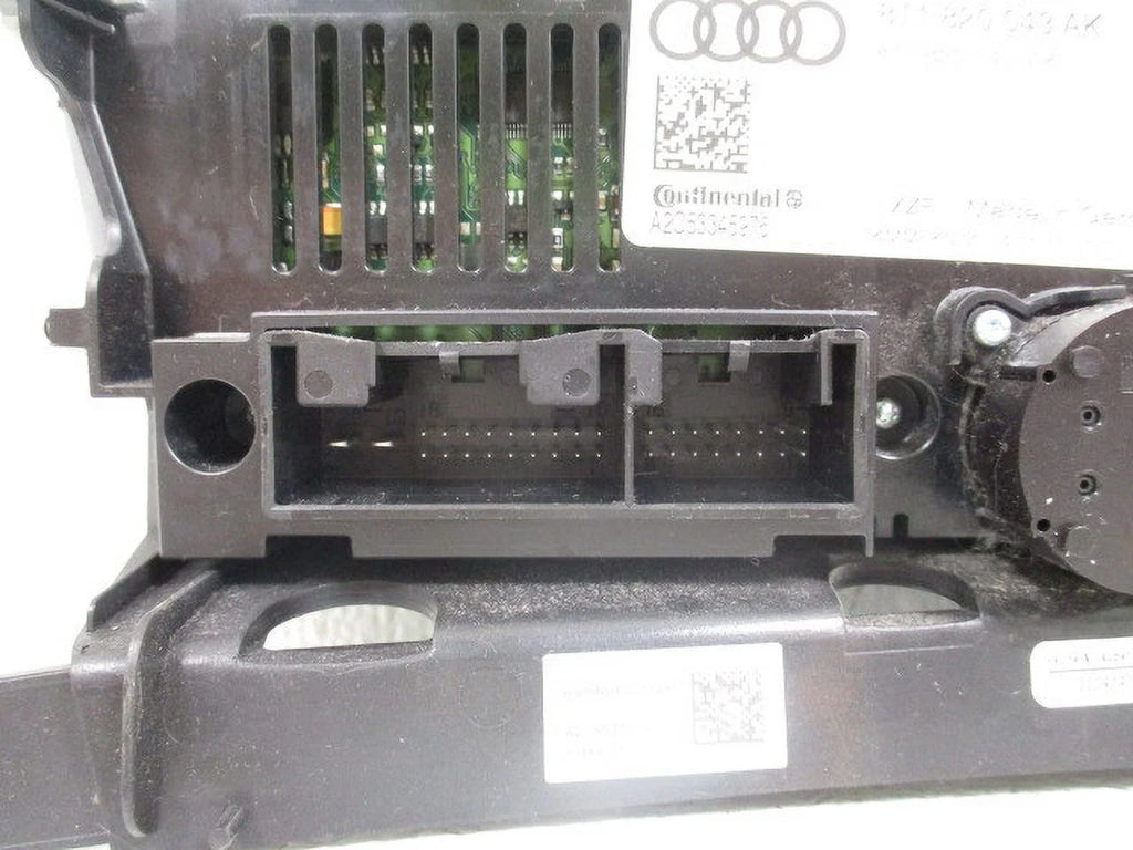 Pre-Owned Dual Auto Temperature Control with Heated Seats L859