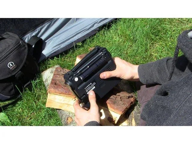 Solar Observer Emergency Portable Radio with Crank Flashlight X523