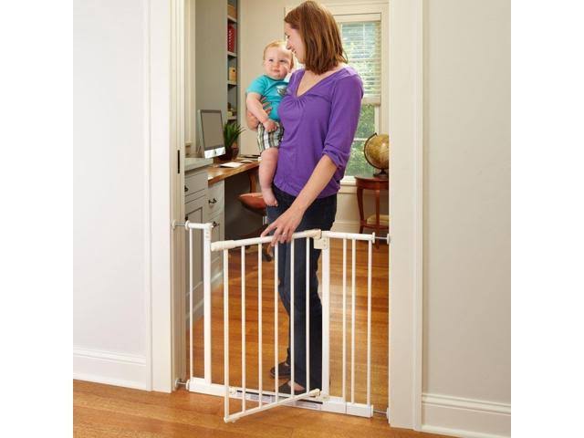 Easy-Close 28-38.5x22 Child or Pet Safety Gate + 10.5x22 Gate Extension C871