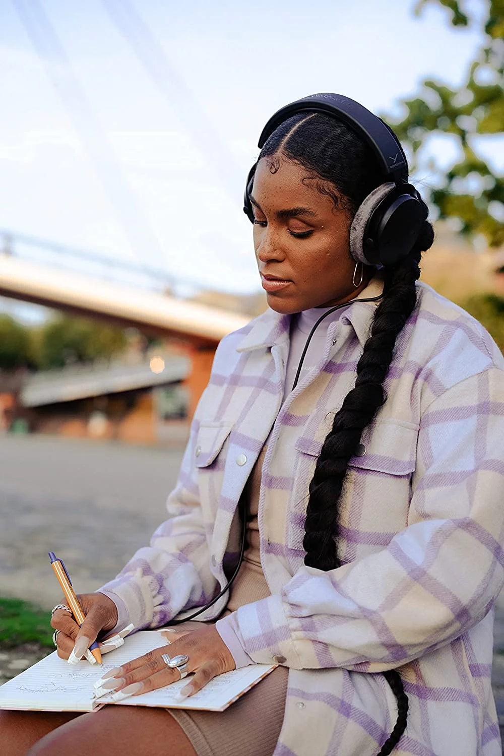 Closed-Back Studio Headphones Bundle with Detachable Cable, Headphone Splitter, Extension Cable Q416017