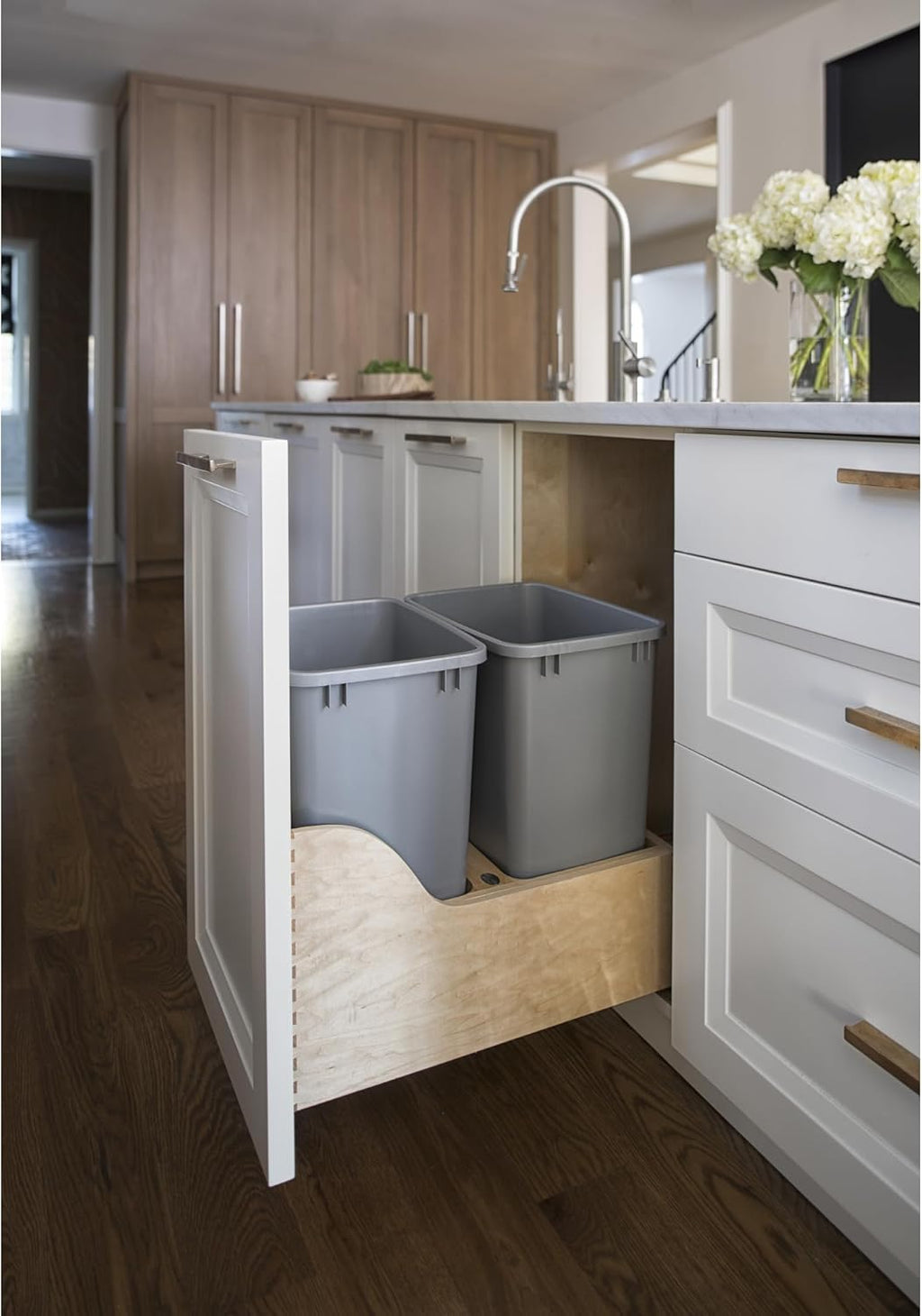 35 Qt 8.75 Gal Silver Pull Out Trash Can S687