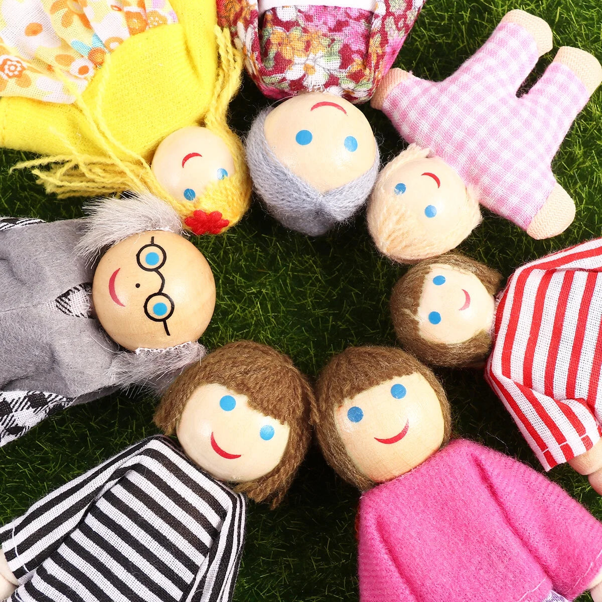 7pcs Wooden Dolls Pretend Play Set R775