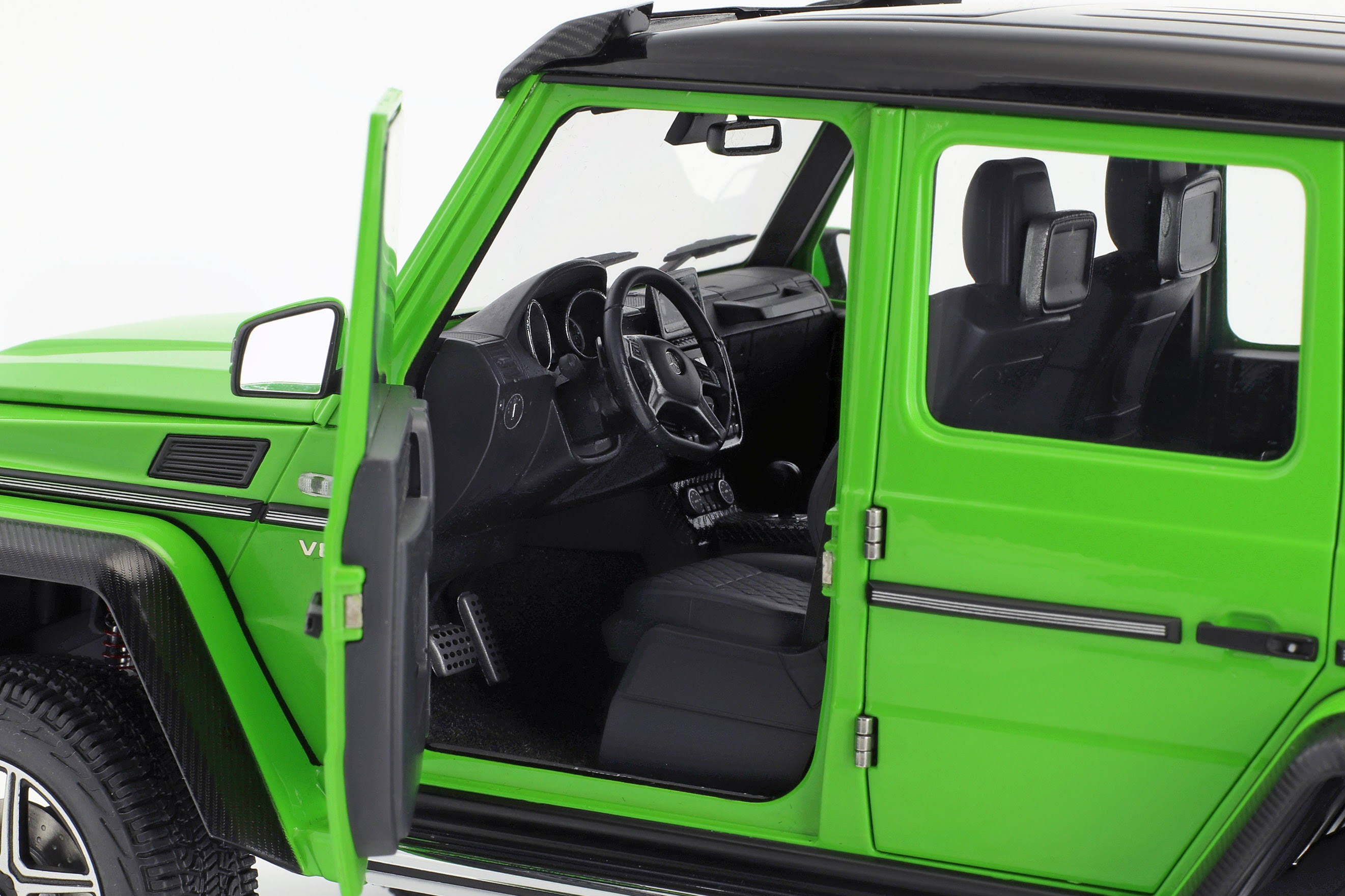 1:18 Mercedes Benz G500 Composite Model Car E5891